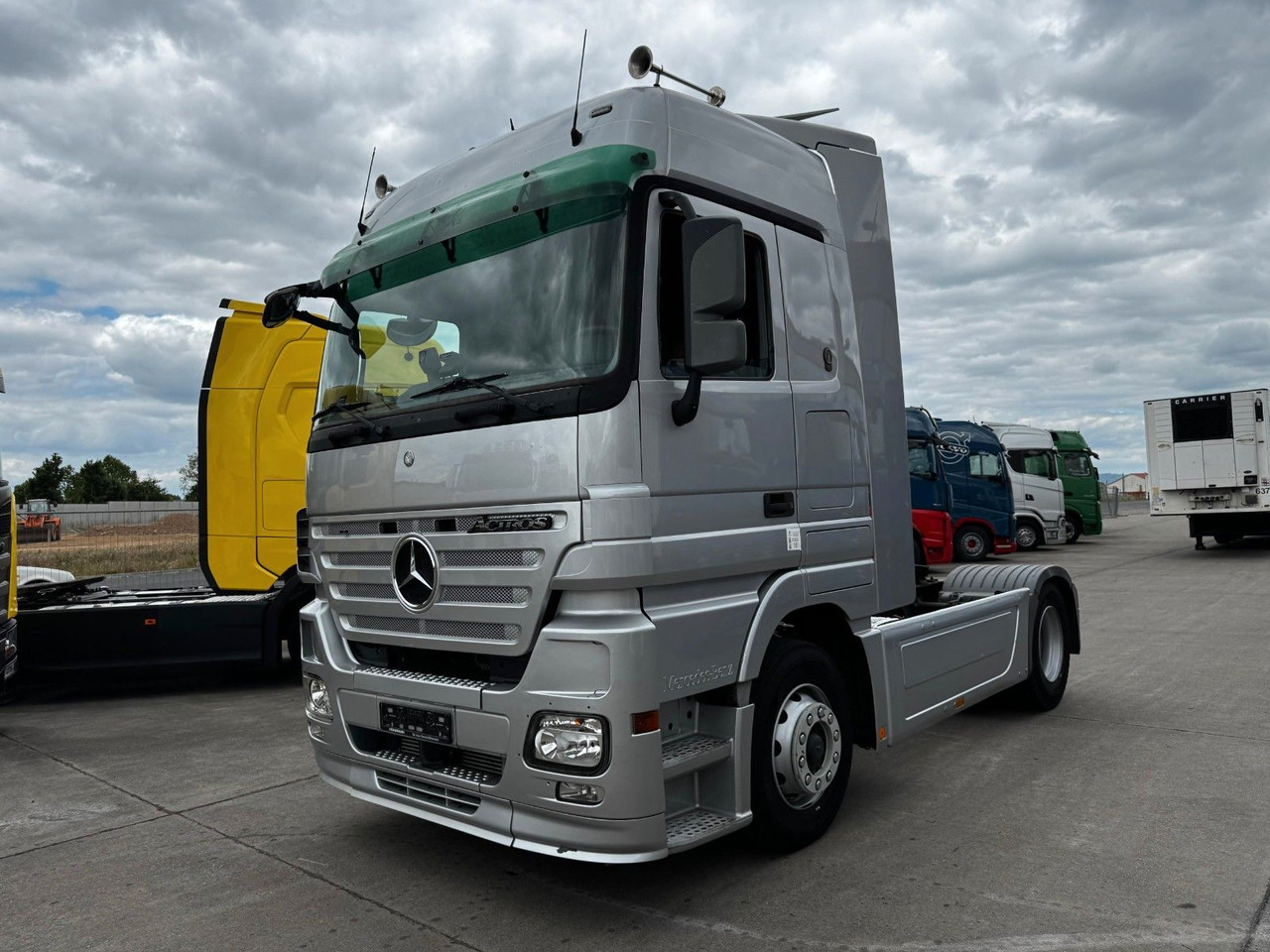 Mercedes-Benz ACTROS 1844 * AUTOMATIK * TOP * NEUE REIFEN - وحدة جر: صورة 1 Mercedes-Benz ACTROS 1844 * AUTOMATIK * TOP * NEUE REIFEN - وحدة جر: صورة 1