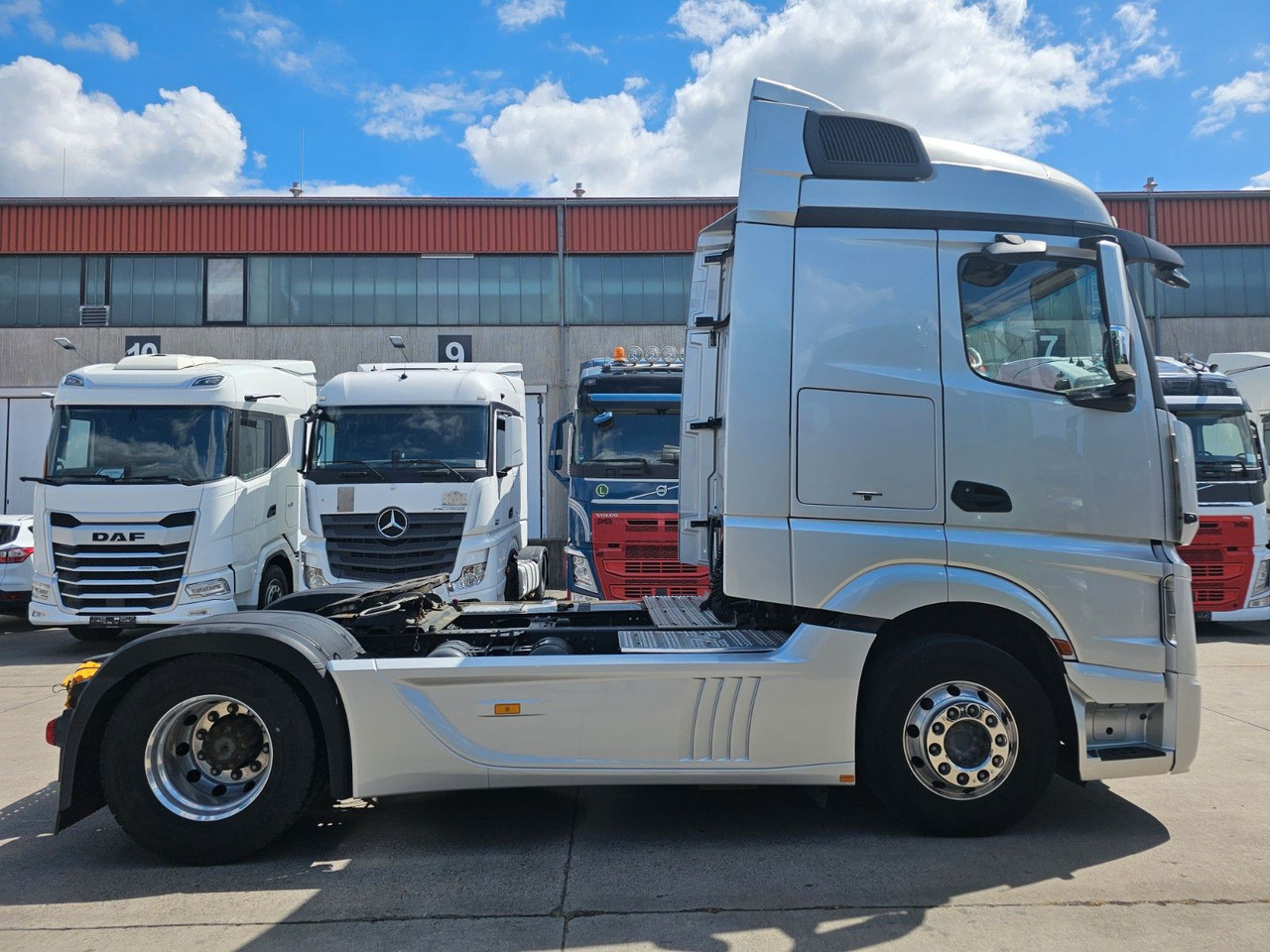 Mercedes-Benz ACTROS 1851 * 2X VORHANDEN * ACC * STANDH. *EUR5 - وحدة جر: صورة 4 Mercedes-Benz ACTROS 1851 * 2X VORHANDEN * ACC * STANDH. *EUR5 - وحدة جر: صورة 4