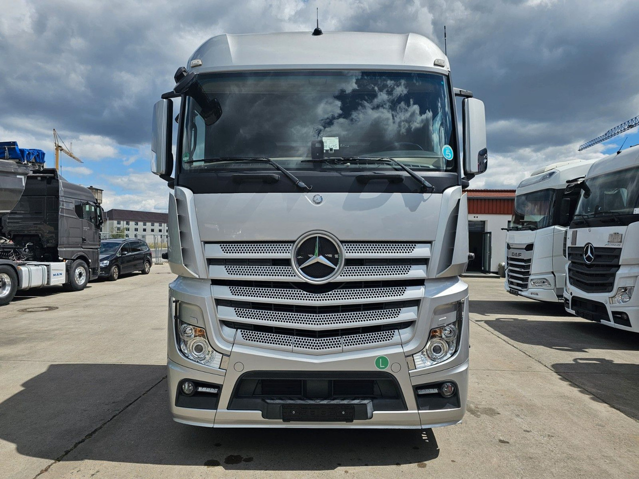 Mercedes-Benz ACTROS 1851 * 2X VORHANDEN * ACC * STANDH. *EUR5 - وحدة جر: صورة 2 Mercedes-Benz ACTROS 1851 * 2X VORHANDEN * ACC * STANDH. *EUR5 - وحدة جر: صورة 2