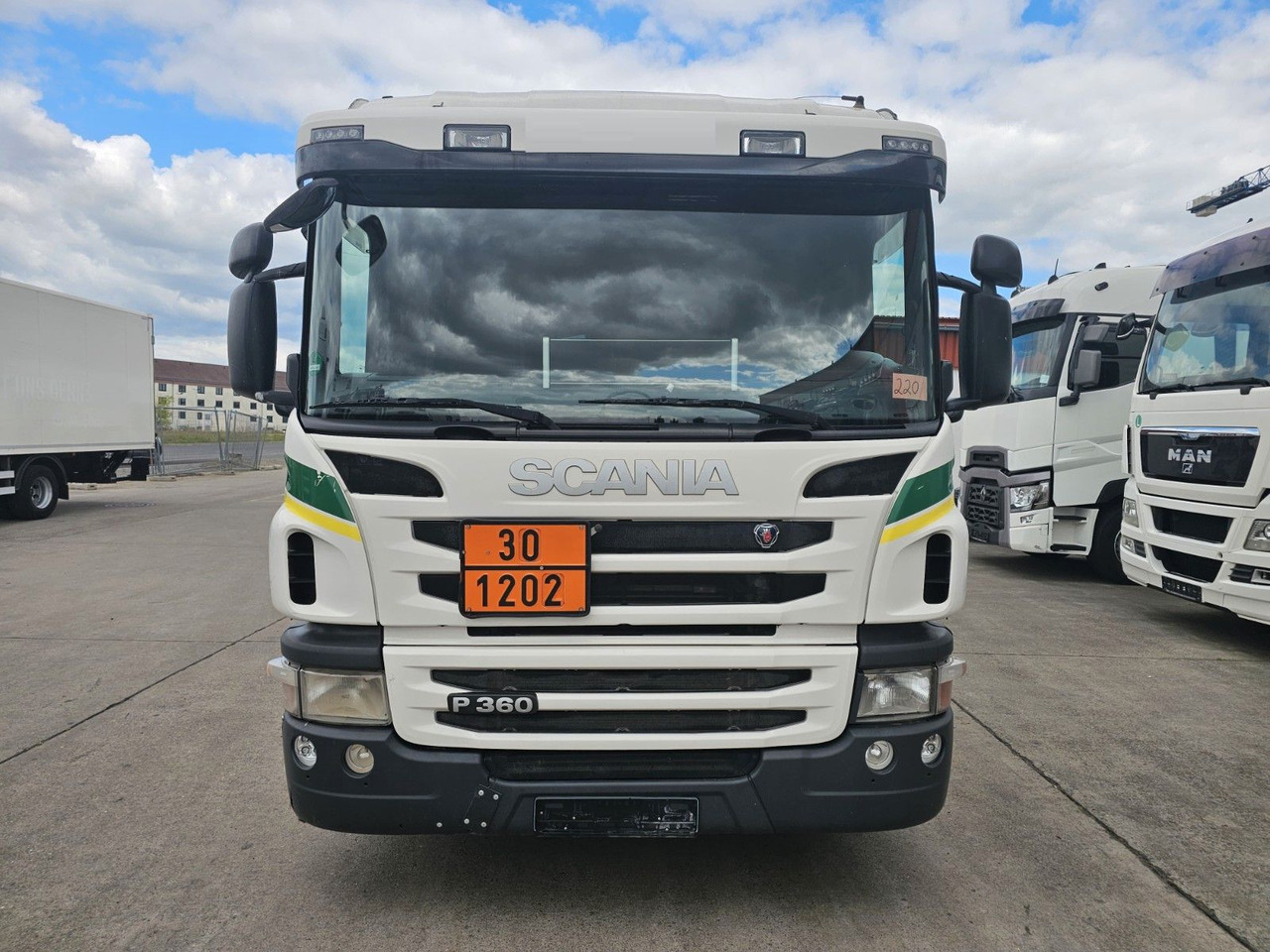 Scania P 360 * OBER/-UNTER * 3 KAMMER * BENZIN * - شاحنة صهريج: صورة 2 Scania P 360 * OBER/-UNTER * 3 KAMMER * BENZIN * - شاحنة صهريج: صورة 2