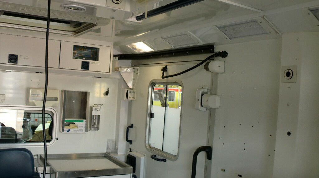 Mercedes-Benz Sprinter 516 CDI 4x4 WAS Koffer // Garantie // - سيارة اسعاف: صورة 4 Mercedes-Benz Sprinter 516 CDI 4x4 WAS Koffer // Garantie // - سيارة اسعاف: صورة 4
