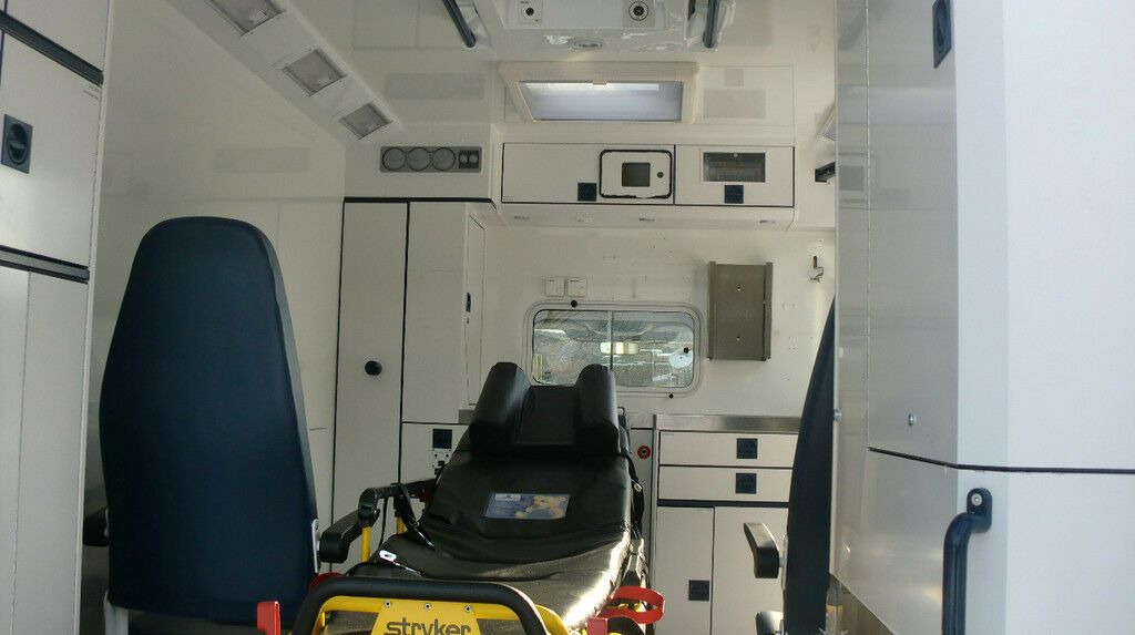 Mercedes-Benz Sprinter 516 CDI 4x4 WAS Koffer // Garantie // - سيارة اسعاف: صورة 3 Mercedes-Benz Sprinter 516 CDI 4x4 WAS Koffer // Garantie // - سيارة اسعاف: صورة 3