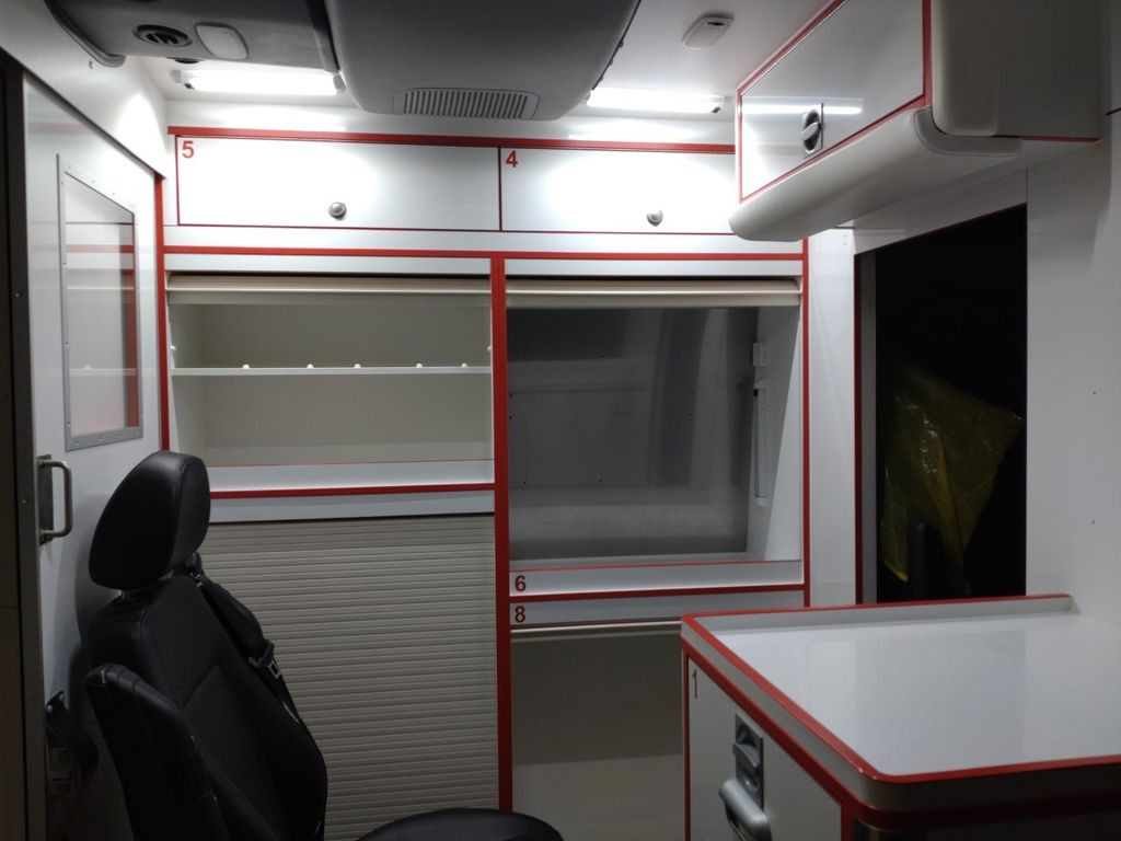 سيارة اسعاف Mercedes-Benz Sprinter ITW RTW 519  2x on Stock: صورة 10