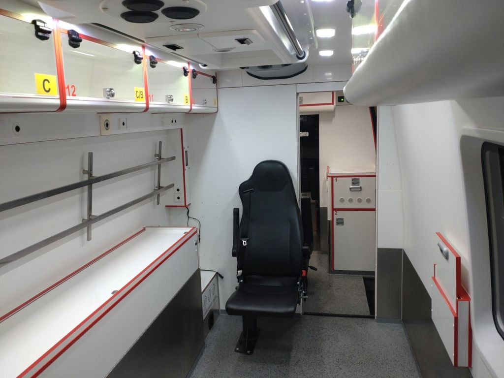 سيارة اسعاف Mercedes-Benz Sprinter ITW RTW 519  2x on Stock: صورة 7