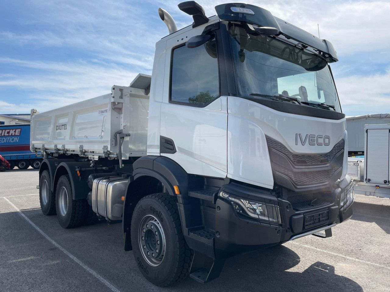 Iveco X-Way AD300X54Z HR OFF - شاحنة قلاب: صورة 2 Iveco X-Way AD300X54Z HR OFF - شاحنة قلاب: صورة 2