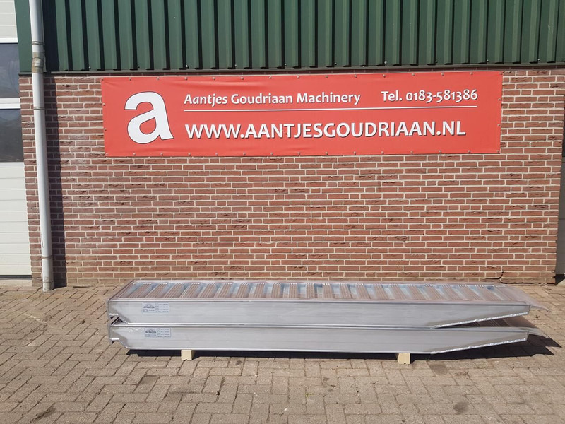 Oprijplanken 3000x450 mm - منحدر تحميل: صورة 1 Oprijplanken 3000x450 mm - منحدر تحميل: صورة 1