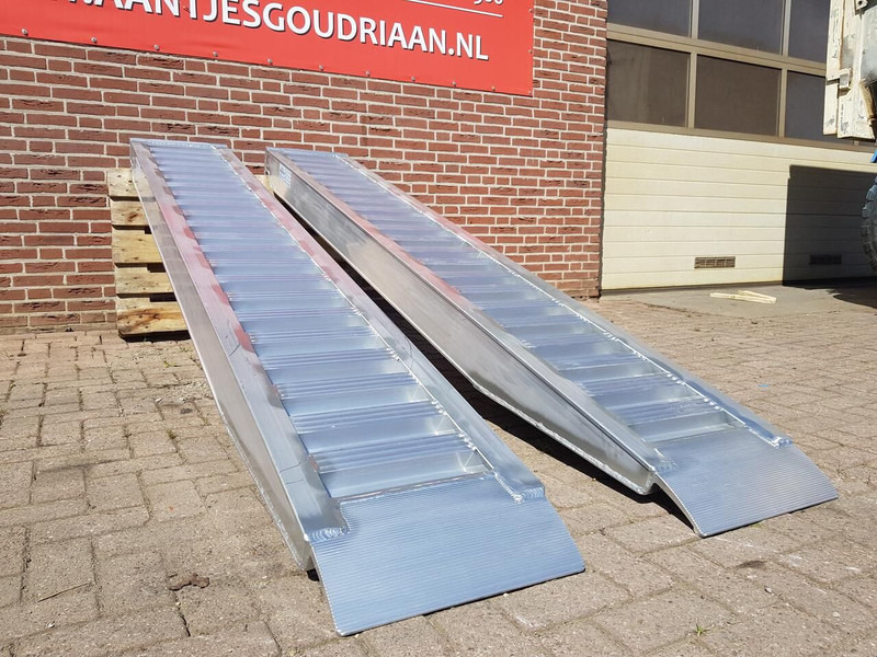 Oprijplanken 3000x450 mm - منحدر تحميل: صورة 5 Oprijplanken 3000x450 mm - منحدر تحميل: صورة 5
