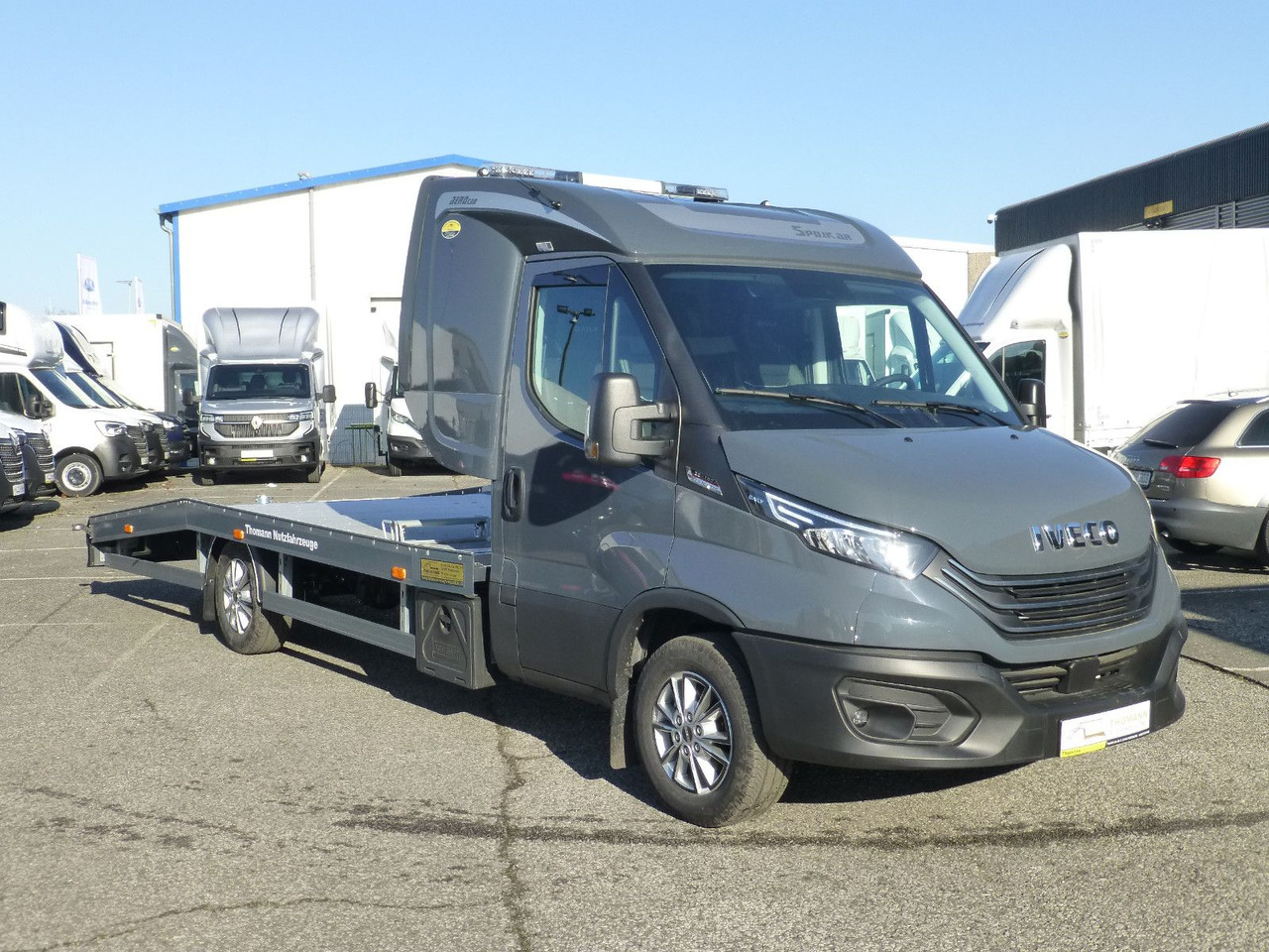 Iveco Daily 35S18 Autotransporter NAVI Schlafkabine - شاحنة سحب: صورة 2 Iveco Daily 35S18 Autotransporter NAVI Schlafkabine - شاحنة سحب: صورة 2