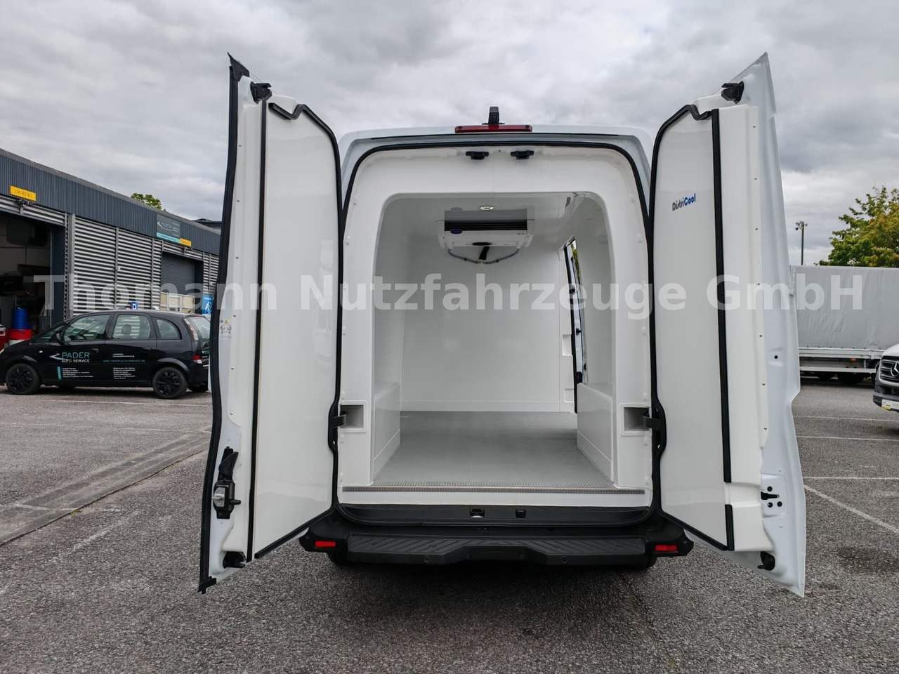 شاحنة مُبرّدة للتوصيل Renault NEW Master Kühlkastenwagen Xarios 300 GH: صورة 6