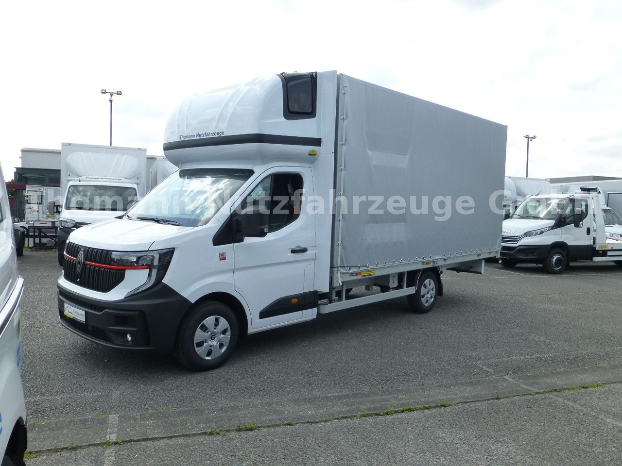 Renault NEW Master Pritsche Plane Schlafkabine - شاحنة ستارة جانبية: صورة 2 Renault NEW Master Pritsche Plane Schlafkabine - شاحنة ستارة جانبية: صورة 2