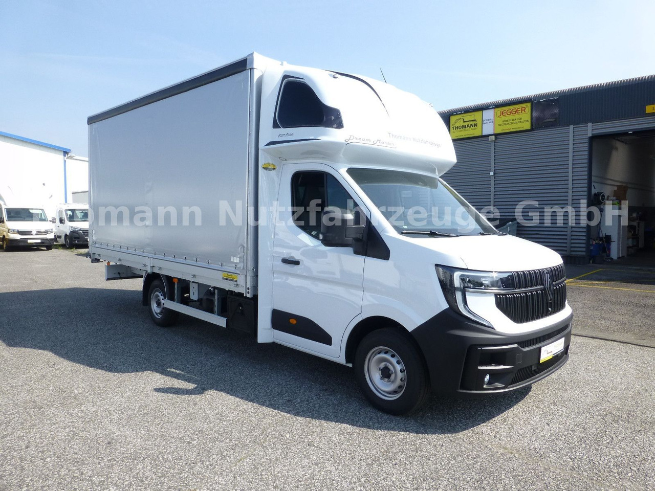 Renault NEW Master Pritsche Plane Schlafkabine - شاحنة ستارة جانبية: صورة 2 Renault NEW Master Pritsche Plane Schlafkabine - شاحنة ستارة جانبية: صورة 2