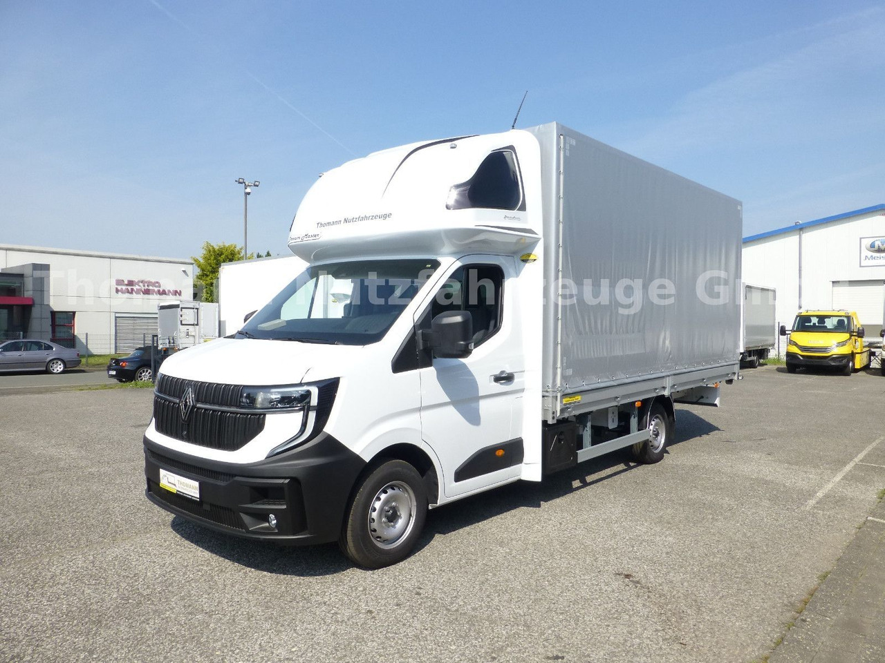 Renault NEW Master Pritsche Plane Schlafkabine - شاحنة ستارة جانبية: صورة 1 Renault NEW Master Pritsche Plane Schlafkabine - شاحنة ستارة جانبية: صورة 1