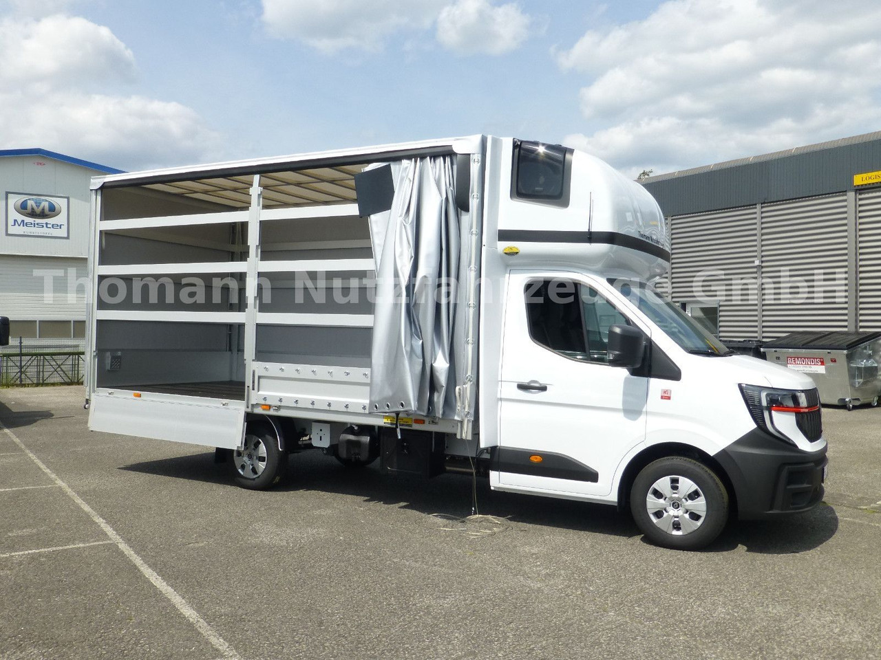 Renault NEW Master Pritsche Plane Schlafkabine - شاحنة ستارة جانبية: صورة 4 Renault NEW Master Pritsche Plane Schlafkabine - شاحنة ستارة جانبية: صورة 4
