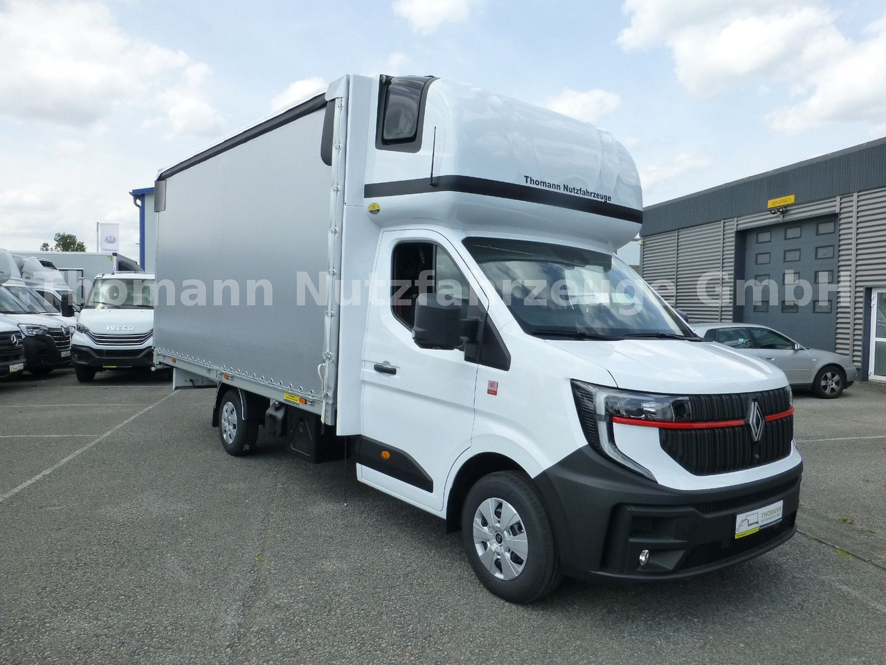 Renault NEW Master Pritsche Plane Schlafkabine - شاحنة ستارة جانبية: صورة 1 Renault NEW Master Pritsche Plane Schlafkabine - شاحنة ستارة جانبية: صورة 1