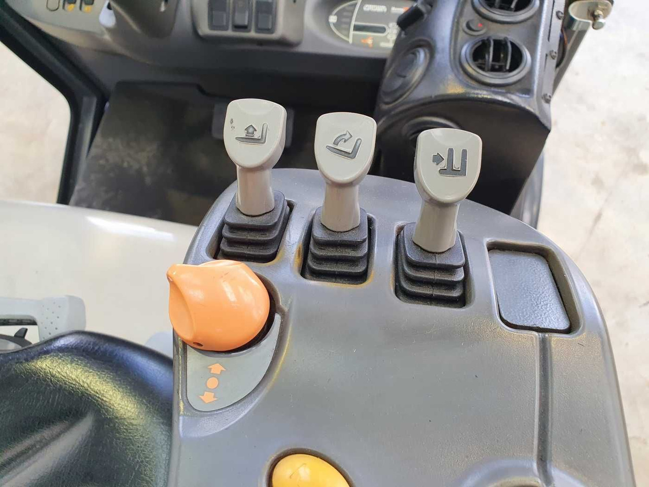 رافعة شوكية كهربائية Crown SCT6020-1.3 /Triplex: 4.30m /Batterie 2020: صورة 12