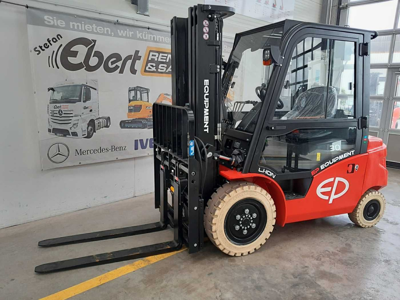 EP Equipment EFL303 / 3,0T / Triplex: 4,80m / SS - رافعة شوكية كهربائية: صورة 1 EP Equipment EFL303 / 3,0T / Triplex: 4,80m / SS - رافعة شوكية كهربائية: صورة 1