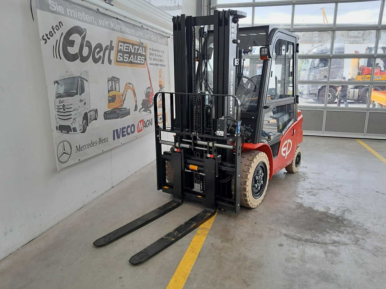 EP Equipment EFL303 / 3,0T / Triplex: 4,80m / SS - رافعة شوكية كهربائية: صورة 4 EP Equipment EFL303 / 3,0T / Triplex: 4,80m / SS - رافعة شوكية كهربائية: صورة 4