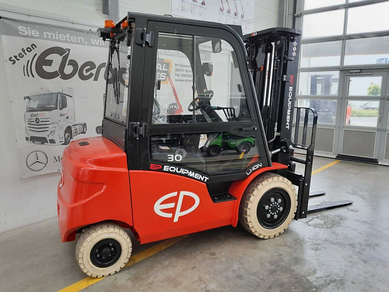 رافعة شوكية كهربائية EP Equipment EFL303 / 3,0T / Triplex: 4,80m / SS: صورة 7