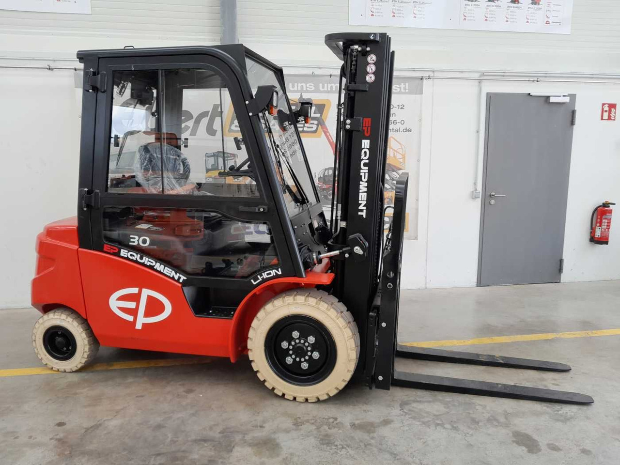 EP Equipment EFL303 / 3,0T / Triplex: 4,80m / SS - رافعة شوكية كهربائية: صورة 5 EP Equipment EFL303 / 3,0T / Triplex: 4,80m / SS - رافعة شوكية كهربائية: صورة 5