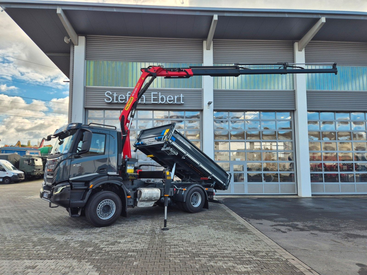 Iveco AD200X46/P HR OFF Palfinger PK 12.501 Funk AHK - شاحنة قلاب, شاحنة كرين: صورة 5 Iveco AD200X46/P HR OFF Palfinger PK 12.501 Funk AHK - شاحنة قلاب, شاحنة كرين: صورة 5