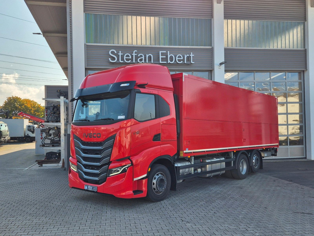 Iveco AS260S50Y/FS Schwenkwand LBW 2xAHK CAM Intarder - شاحنة المشروبات: صورة 1 Iveco AS260S50Y/FS Schwenkwand LBW 2xAHK CAM Intarder - شاحنة المشروبات: صورة 1