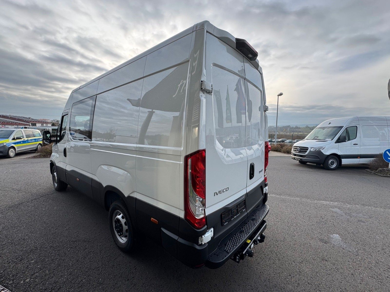 Iveco Daily 35S16 A8 *DoKa*Automatik*AHK*R3.520mm* - فان: صورة 5 Iveco Daily 35S16 A8 *DoKa*Automatik*AHK*R3.520mm* - فان: صورة 5