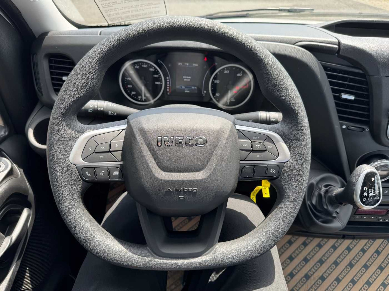 Iveco Daily 50C18 HA8 3.0L *R4.350mm*Klima*Automatik* Iveco Daily 50C18 HA8 3.0L *R4.350mm*Klima*Automatik*: صورة 11 Iveco Daily 50C18 HA8 3.0L *R4.350mm*Klima*Automatik* Iveco Daily 50C18 HA8 3.0L *R4.350mm*Klima*Automatik*: صورة 11