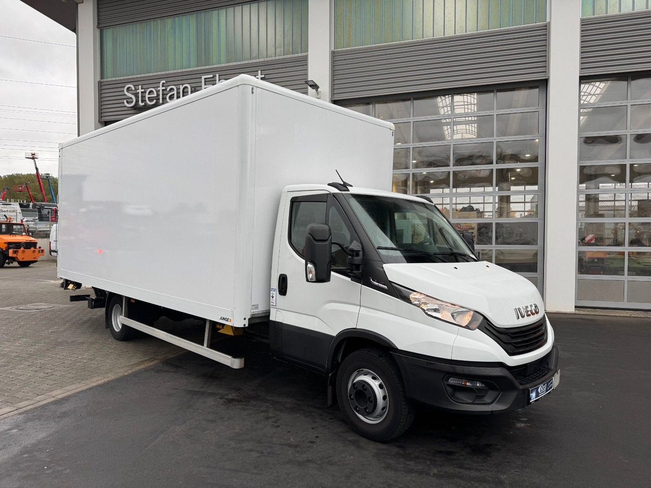 Iveco Daily 70C18 A8 *Koffer*LBW*Automatik* - شاحنة مغلقة الصندوق: صورة 1 Iveco Daily 70C18 A8 *Koffer*LBW*Automatik* - شاحنة مغلقة الصندوق: صورة 1