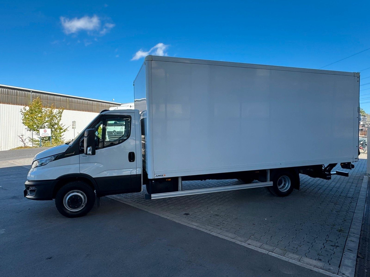 Iveco Daily 70C18 A8 *Koffer*LBW*Automatik* - شاحنة مغلقة الصندوق: صورة 4 Iveco Daily 70C18 A8 *Koffer*LBW*Automatik* - شاحنة مغلقة الصندوق: صورة 4