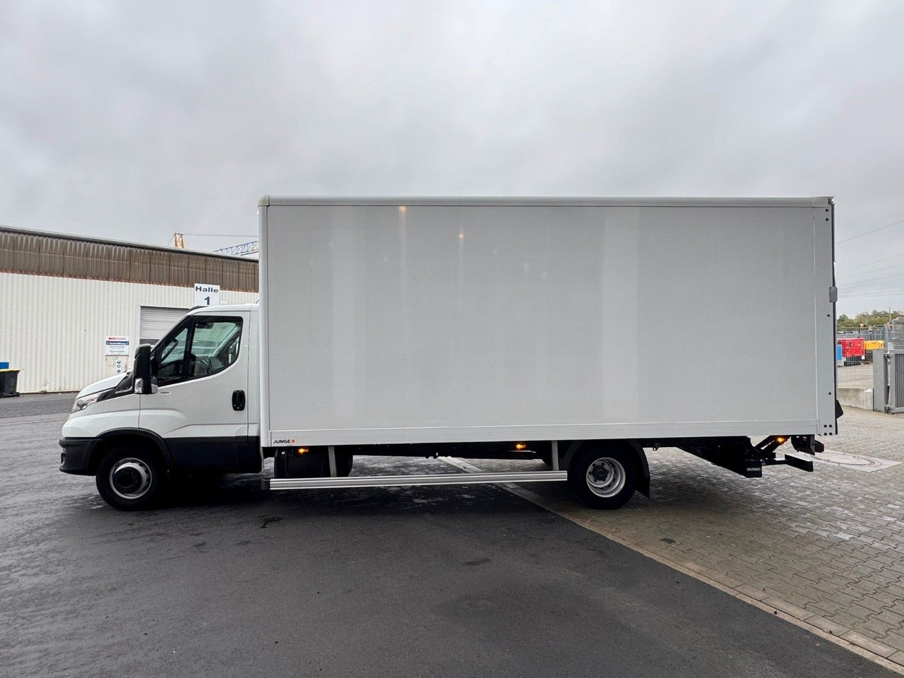 Iveco Daily 70C18 A8 *Koffer*LBW*Automatik* - شاحنة مغلقة الصندوق: صورة 5 Iveco Daily 70C18 A8 *Koffer*LBW*Automatik* - شاحنة مغلقة الصندوق: صورة 5