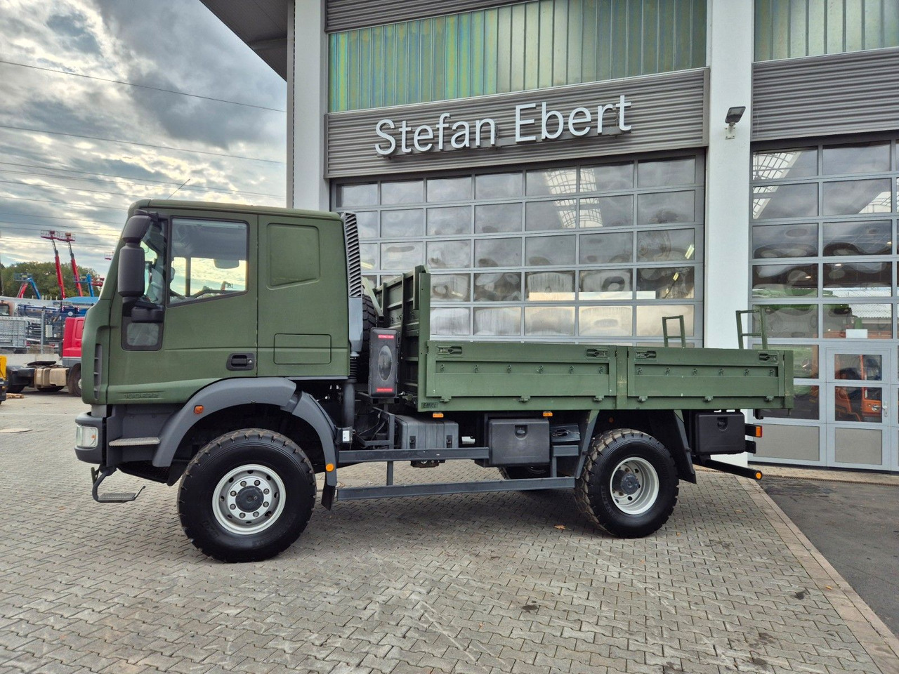 Iveco Eurocargo ML100E22WM-BW 4x4 Pritsche L-Haus Bett - شاحنات مسطحة: صورة 5 Iveco Eurocargo ML100E22WM-BW 4x4 Pritsche L-Haus Bett - شاحنات مسطحة: صورة 5