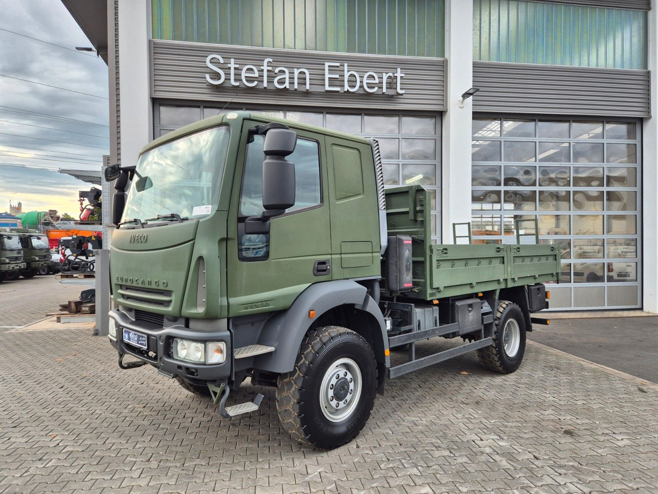 Iveco Eurocargo ML100E22WM-BW 4x4 Pritsche L-Haus Bett - شاحنات مسطحة: صورة 3 Iveco Eurocargo ML100E22WM-BW 4x4 Pritsche L-Haus Bett - شاحنات مسطحة: صورة 3