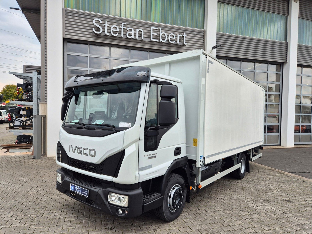 Iveco Eurocargo ML120EL25/P Böse Schiebeplanen LBW AHK - شاحنة المشروبات: صورة 1 Iveco Eurocargo ML120EL25/P Böse Schiebeplanen LBW AHK - شاحنة المشروبات: صورة 1