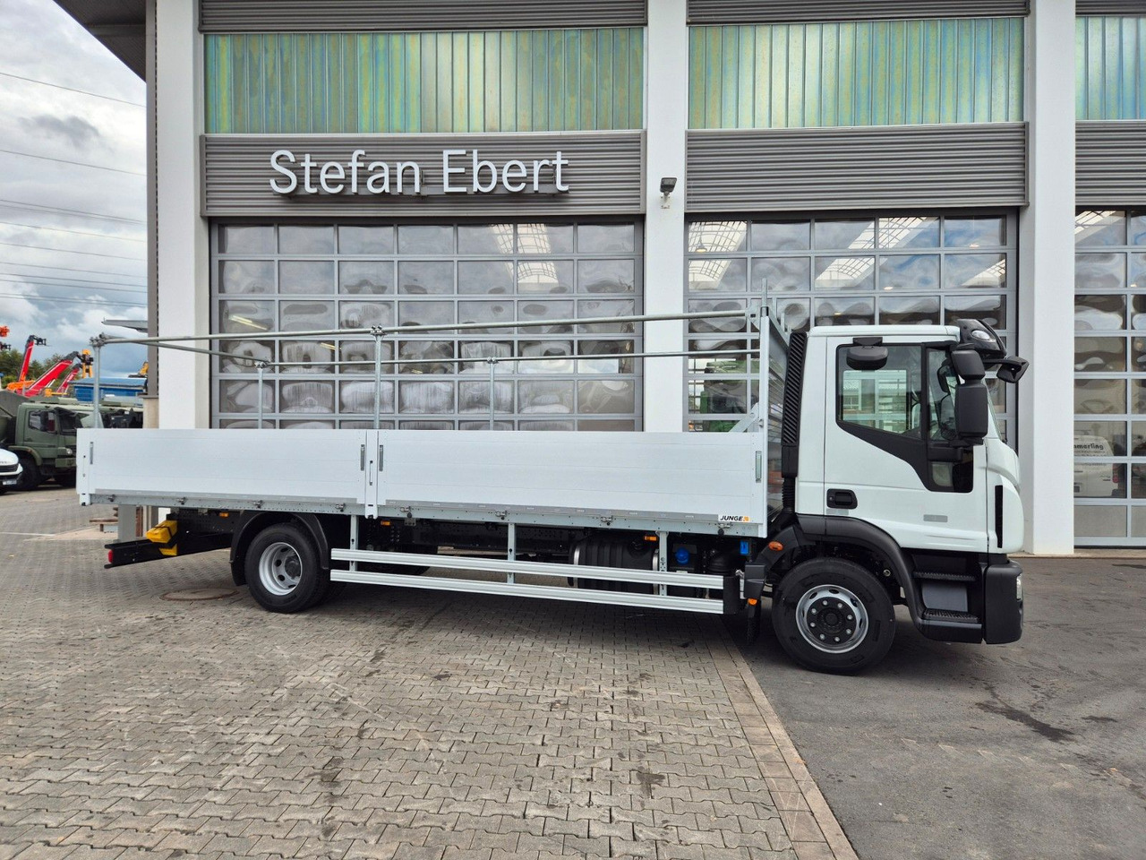 شاحنات مسطحة Iveco Eurocargo ML140E28/P Gerüstbau 3 Sitze AHK Klima: صورة 6