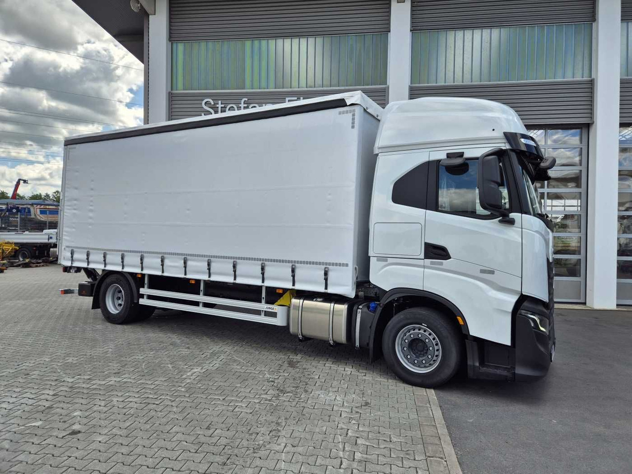 Iveco S-Way AS190S42/P Schiebeplanen LBW 2.000kg AHK - شاحنة ستارة: صورة 2 Iveco S-Way AS190S42/P Schiebeplanen LBW 2.000kg AHK - شاحنة ستارة: صورة 2