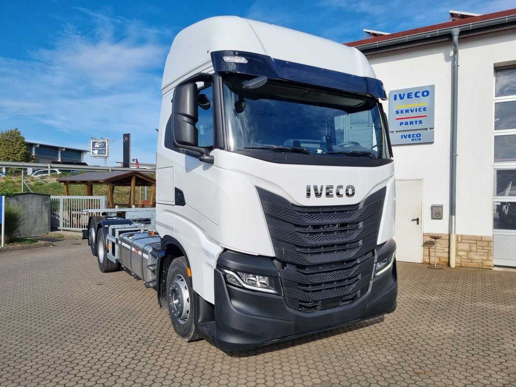Iveco S-Way AS260S46 6x2 BDF-Wechsler Intarder 2x vorh Iveco S-Way AS260S46 6x2 BDF-Wechsler Intarder 2x vorh - شاحنات الحاويات / جسم علوي قابل للتغيير شاحنة: صورة 1 Iveco S-Way AS260S46 6x2 BDF-Wechsler Intarder 2x vorh Iveco S-Way AS260S46 6x2 BDF-Wechsler Intarder 2x vorh - شاحنات الحاويات / جسم علوي قابل للتغيير شاحنة: صورة 1