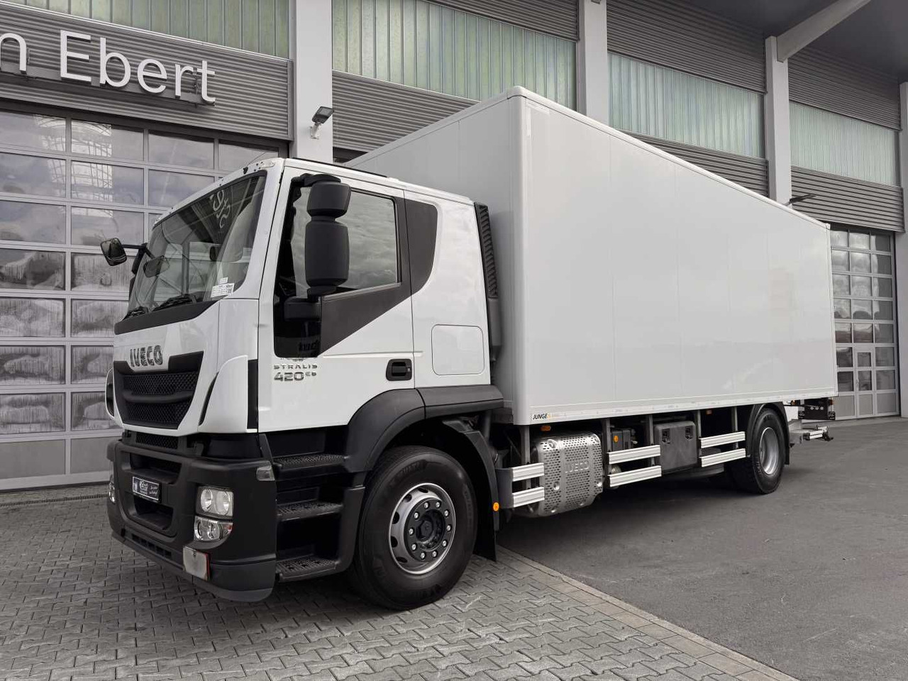 Iveco Stralis AT190S42/FP-D 4x2 Koffer+LBW faltbar AHK - شاحنة مقفلة: صورة 2 Iveco Stralis AT190S42/FP-D 4x2 Koffer+LBW faltbar AHK - شاحنة مقفلة: صورة 2