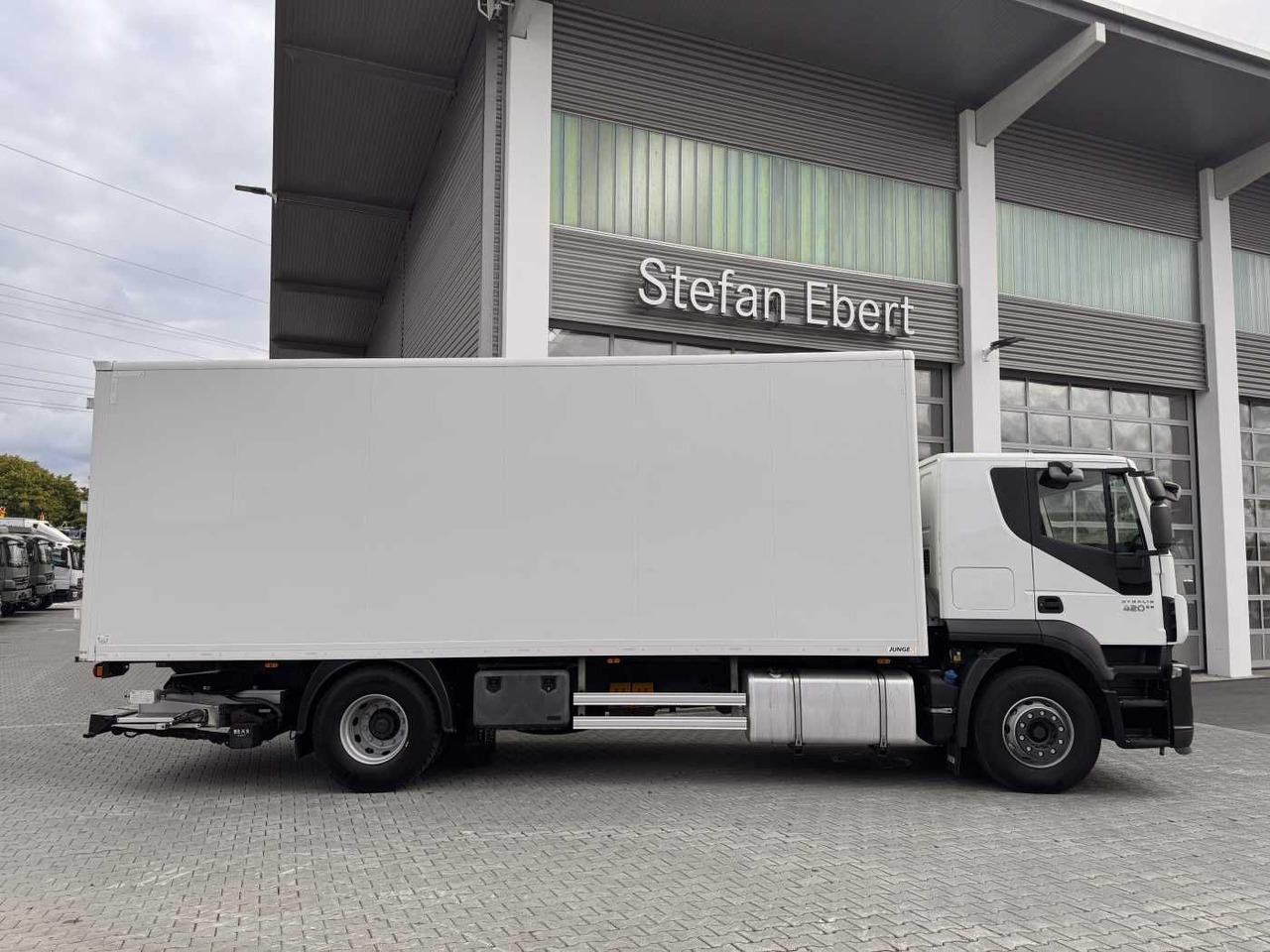 Iveco Stralis AT190S42/FP-D 4x2 Koffer+LBW faltbar AHK - شاحنة مقفلة: صورة 5 Iveco Stralis AT190S42/FP-D 4x2 Koffer+LBW faltbar AHK - شاحنة مقفلة: صورة 5