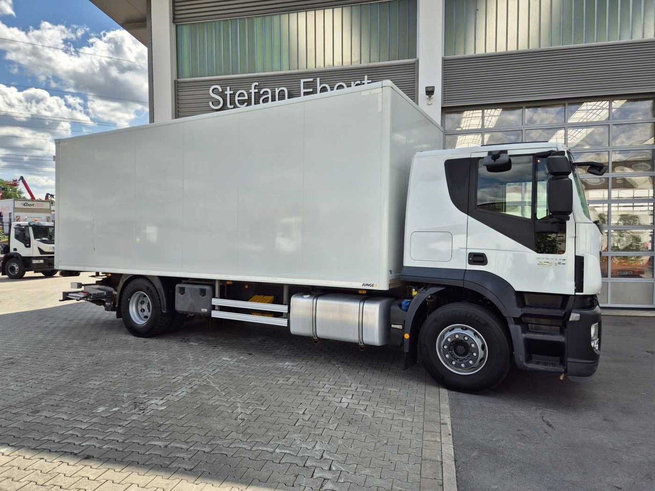 Iveco Stralis AT190S42/FP-D LBW Bär 1.500kg faltbar - شاحنة مقفلة: صورة 5 Iveco Stralis AT190S42/FP-D LBW Bär 1.500kg faltbar - شاحنة مقفلة: صورة 5