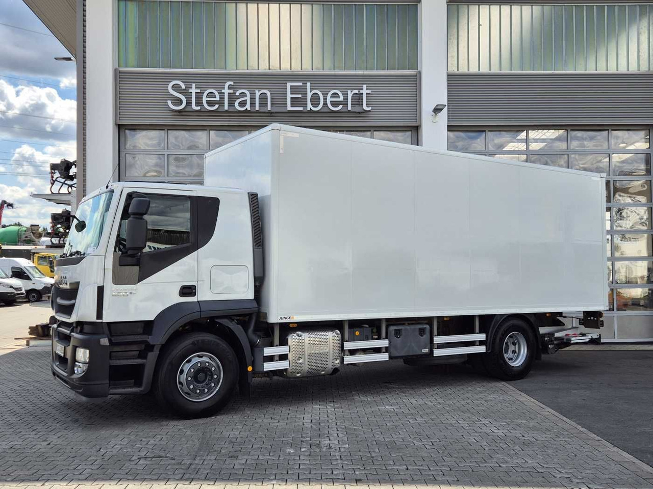 Iveco Stralis AT190S42/FP-D LBW Bär 1.500kg faltbar - شاحنة مقفلة: صورة 4 Iveco Stralis AT190S42/FP-D LBW Bär 1.500kg faltbar - شاحنة مقفلة: صورة 4