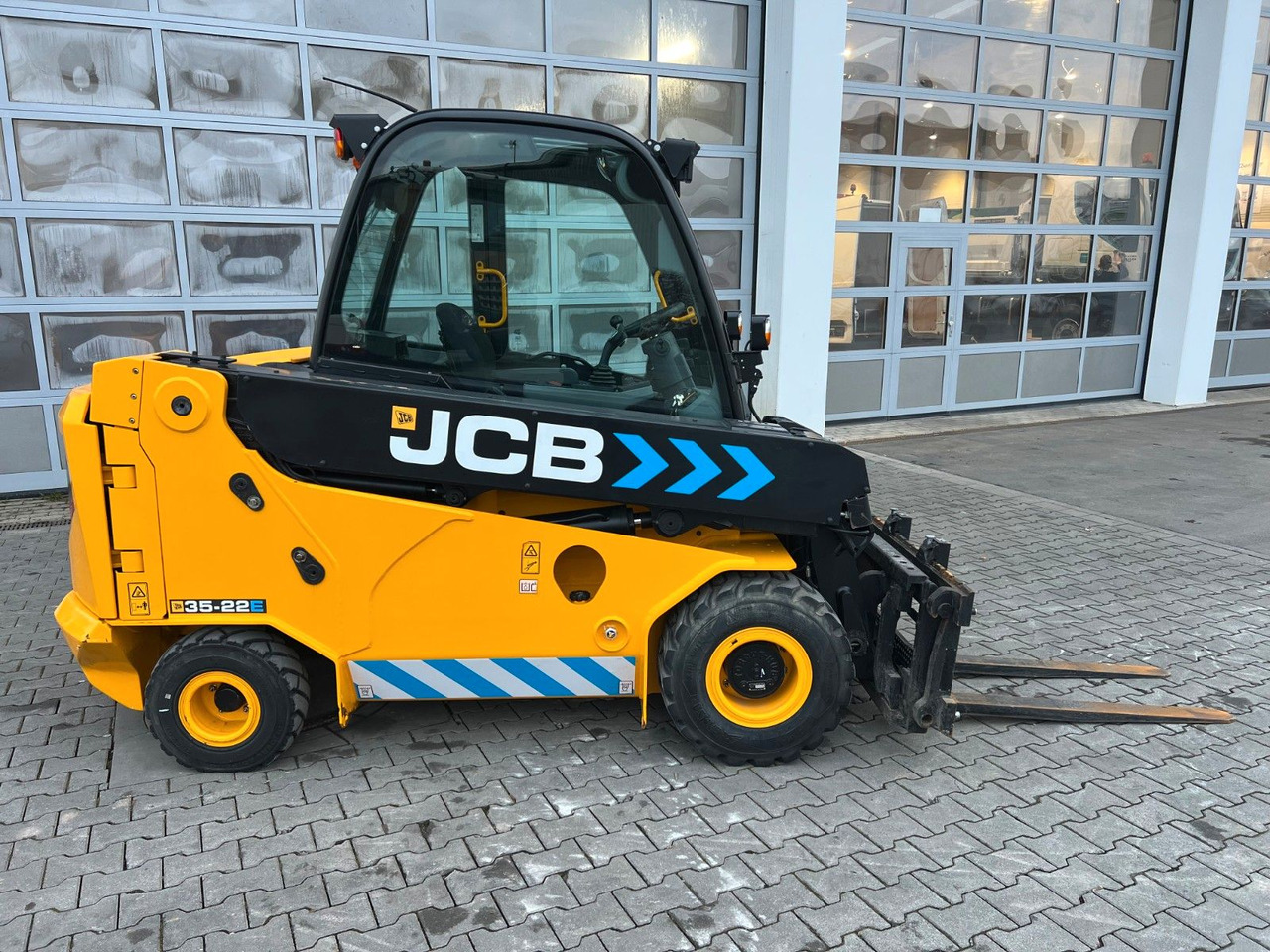 JCB TLT 35-22E Teletruck / nur 131h! / 2022 / SS - رافعة تلسكوبية: صورة 3 JCB TLT 35-22E Teletruck / nur 131h! / 2022 / SS - رافعة تلسكوبية: صورة 3