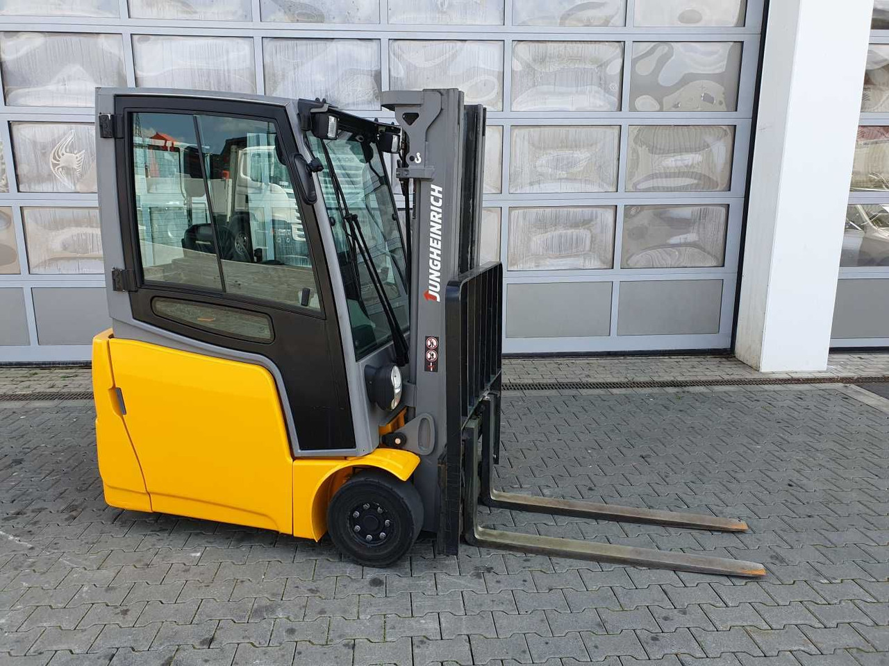 Jungheinrich EFG 215 / Triplex: 4.25m! / SS / 4.166h / 2024 - رافعة شوكية كهربائية: صورة 2 Jungheinrich EFG 215 / Triplex: 4.25m! / SS / 4.166h / 2024 - رافعة شوكية كهربائية: صورة 2