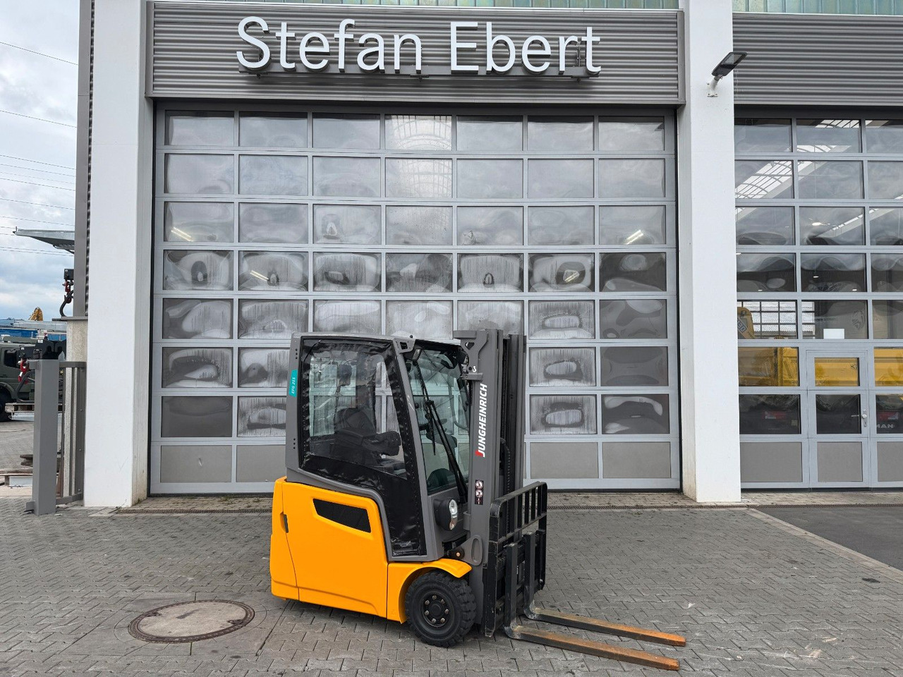 Jungheinrich EFG 215 / Triplex: 4.25m! / SS / 4.168h / 2024 - رافعة شوكية كهربائية: صورة 1 Jungheinrich EFG 215 / Triplex: 4.25m! / SS / 4.168h / 2024 - رافعة شوكية كهربائية: صورة 1