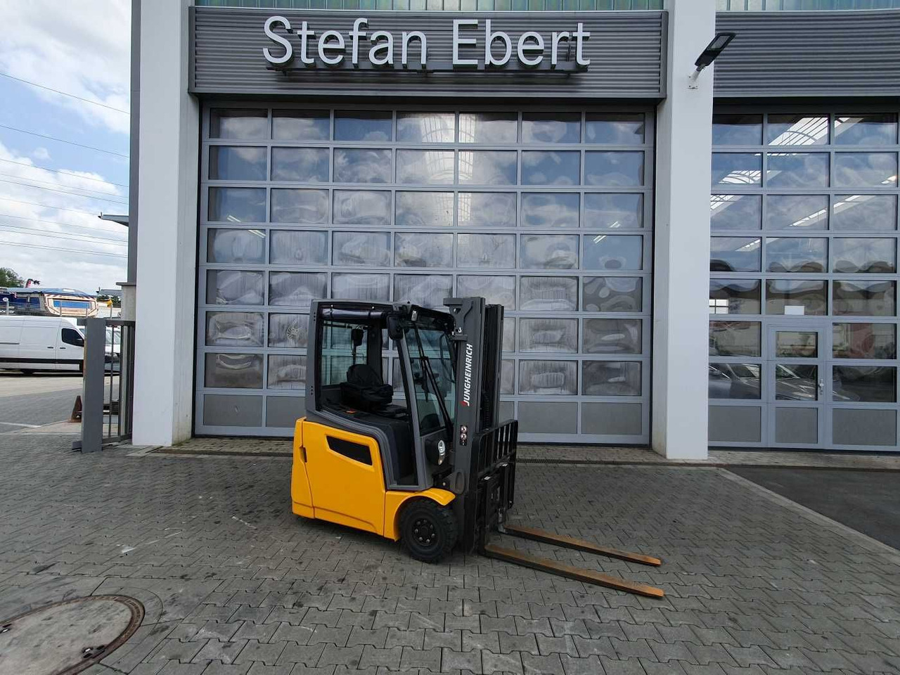 Jungheinrich EFG 215 / Triplex: 4.25m! / SS / nur 1.368h! - رافعة شوكية كهربائية: صورة 1 Jungheinrich EFG 215 / Triplex: 4.25m! / SS / nur 1.368h! - رافعة شوكية كهربائية: صورة 1