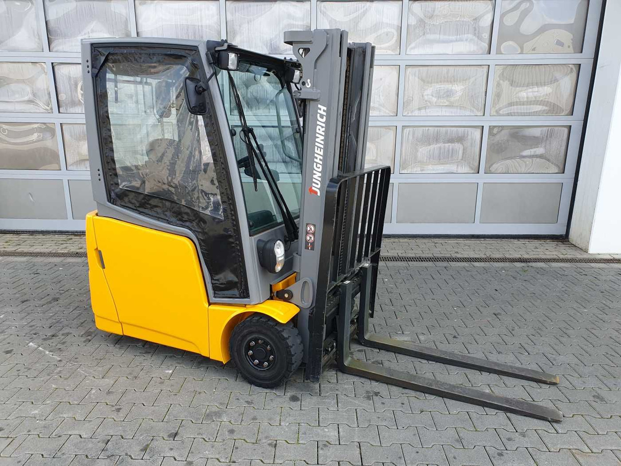 Jungheinrich EFG 215 / Triplex 4.25m / SS / nur 1.680h / 2021 - رافعة شوكية كهربائية: صورة 2 Jungheinrich EFG 215 / Triplex 4.25m / SS / nur 1.680h / 2021 - رافعة شوكية كهربائية: صورة 2