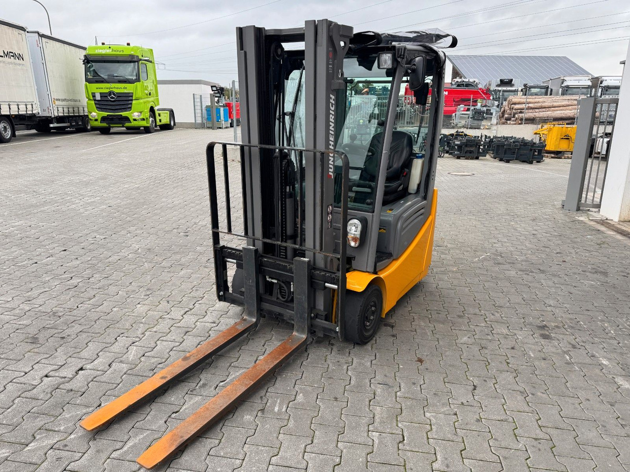 Jungheinrich EFG 215 / Triplex: 4.25m! / SS / nur 2.819h! - رافعة شوكية كهربائية: صورة 5 Jungheinrich EFG 215 / Triplex: 4.25m! / SS / nur 2.819h! - رافعة شوكية كهربائية: صورة 5