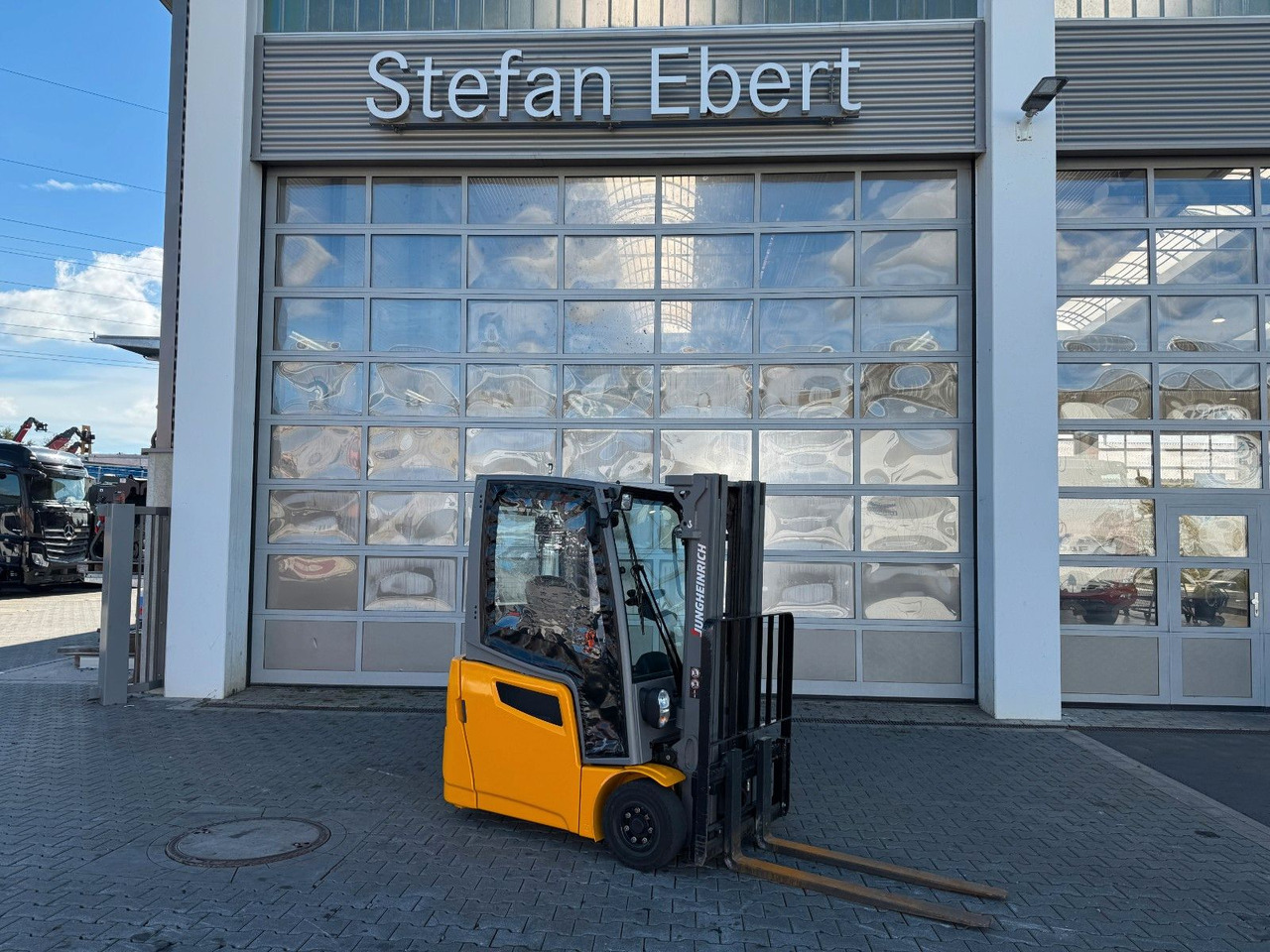 Jungheinrich EFG 215 / Triplex: 4.25m! / SS / nur 2.865h! - رافعة شوكية كهربائية: صورة 1 Jungheinrich EFG 215 / Triplex: 4.25m! / SS / nur 2.865h! - رافعة شوكية كهربائية: صورة 1
