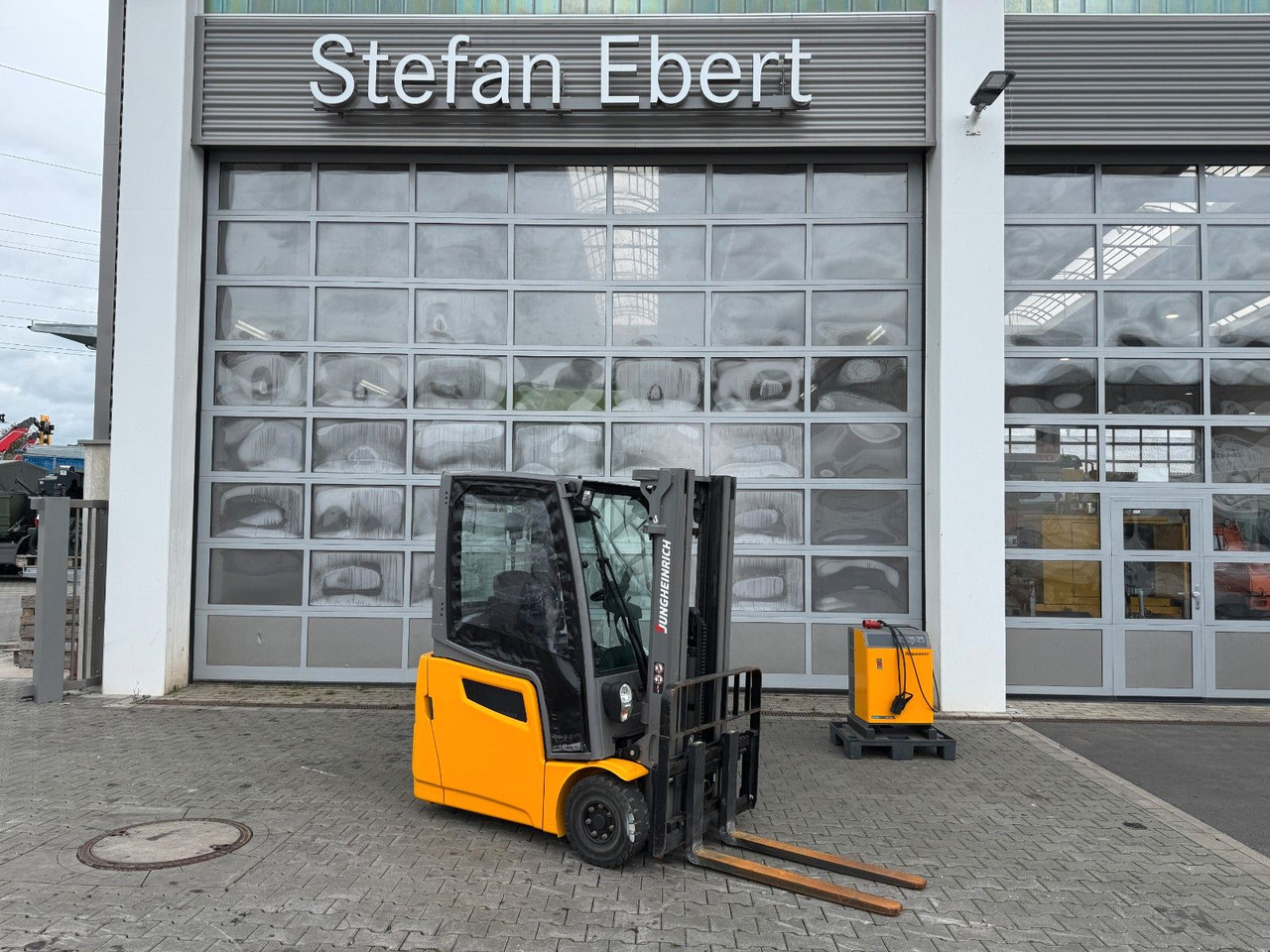 Jungheinrich EFG 215 / Triplex: 4.25m! / SS / nur 3.298h! - رافعة شوكية كهربائية: صورة 1 Jungheinrich EFG 215 / Triplex: 4.25m! / SS / nur 3.298h! - رافعة شوكية كهربائية: صورة 1