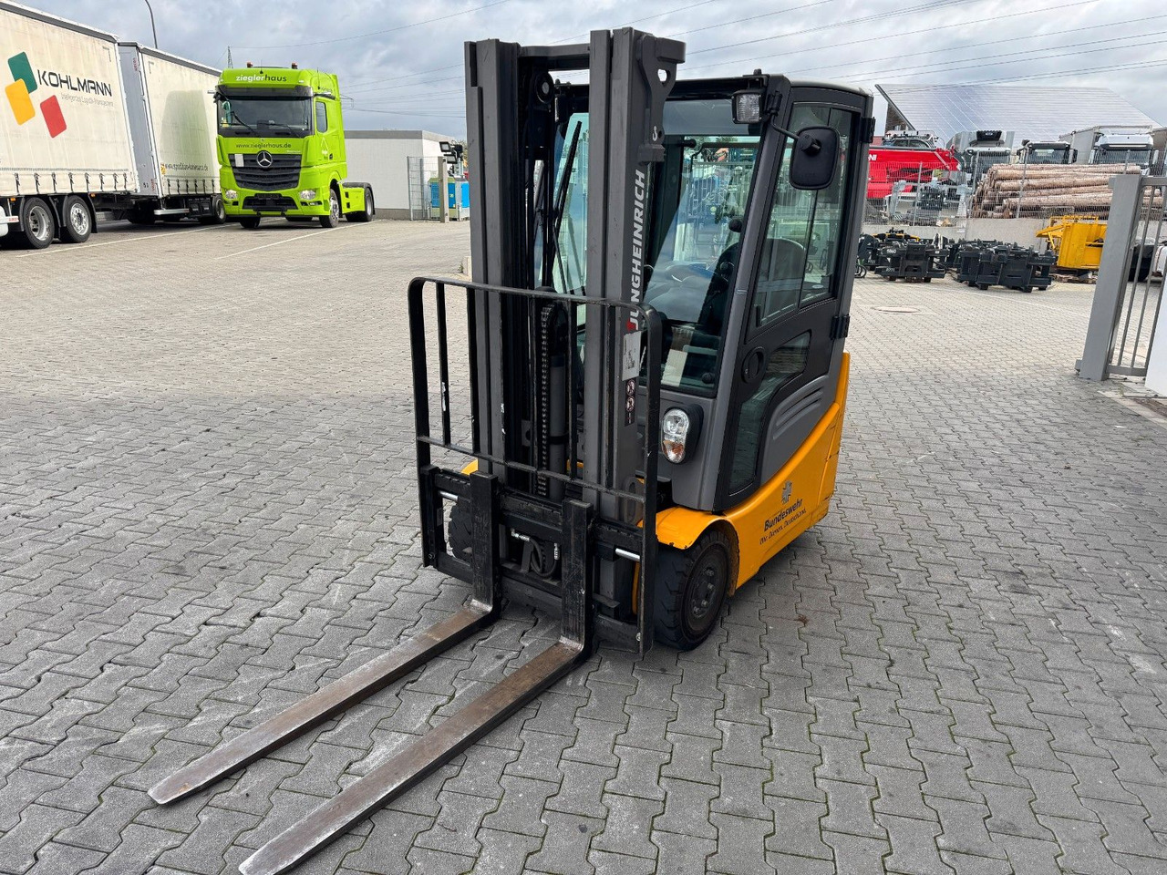 Jungheinrich EFG 215 / Triplex: 4.25m! / SS / nur 716h! - رافعة شوكية كهربائية: صورة 5 Jungheinrich EFG 215 / Triplex: 4.25m! / SS / nur 716h! - رافعة شوكية كهربائية: صورة 5