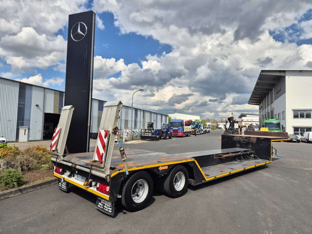 LinTrailers S2A 14 LSDN Teleskopierbar BPW-Achsen 57.000km - عربة منخفضة مسطحة نصف مقطورة: صورة 1 LinTrailers S2A 14 LSDN Teleskopierbar BPW-Achsen 57.000km - عربة منخفضة مسطحة نصف مقطورة: صورة 1